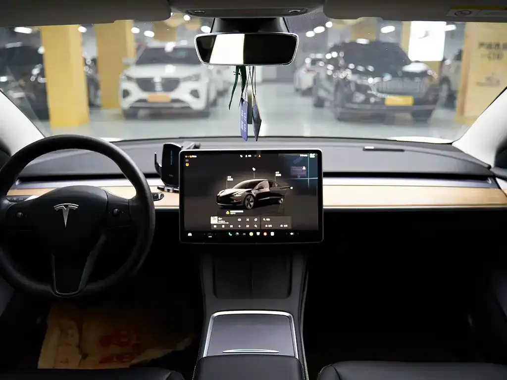 Tesla Model 3 — фото 4