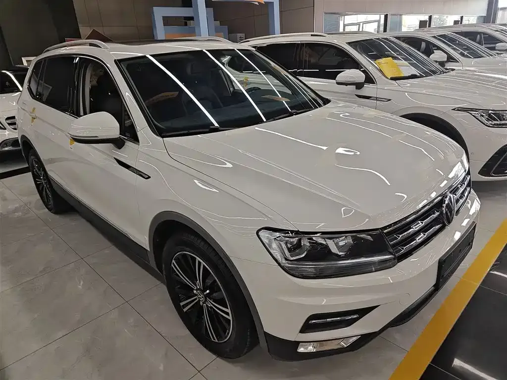 Volkswagen Tiguan L — фото 2