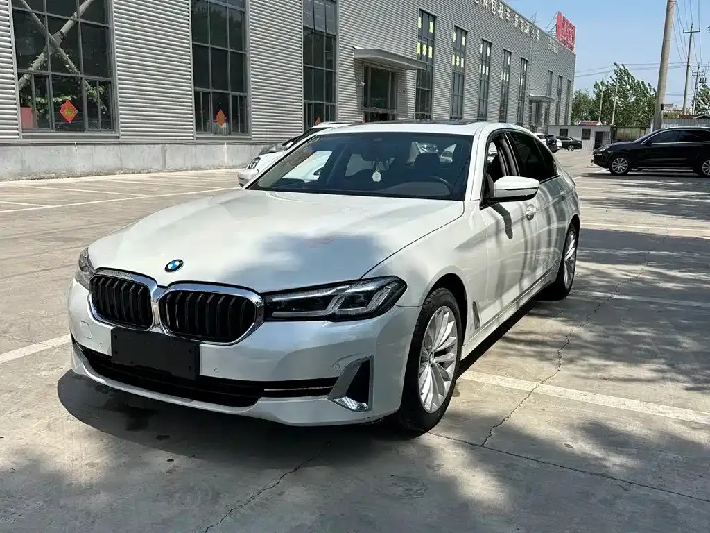 BMW 5 Series — фото 1
