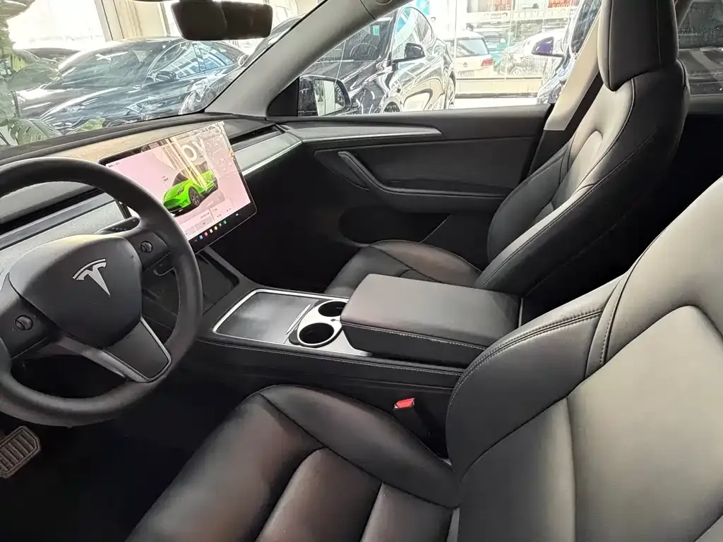 Tesla Model Y — фото 4