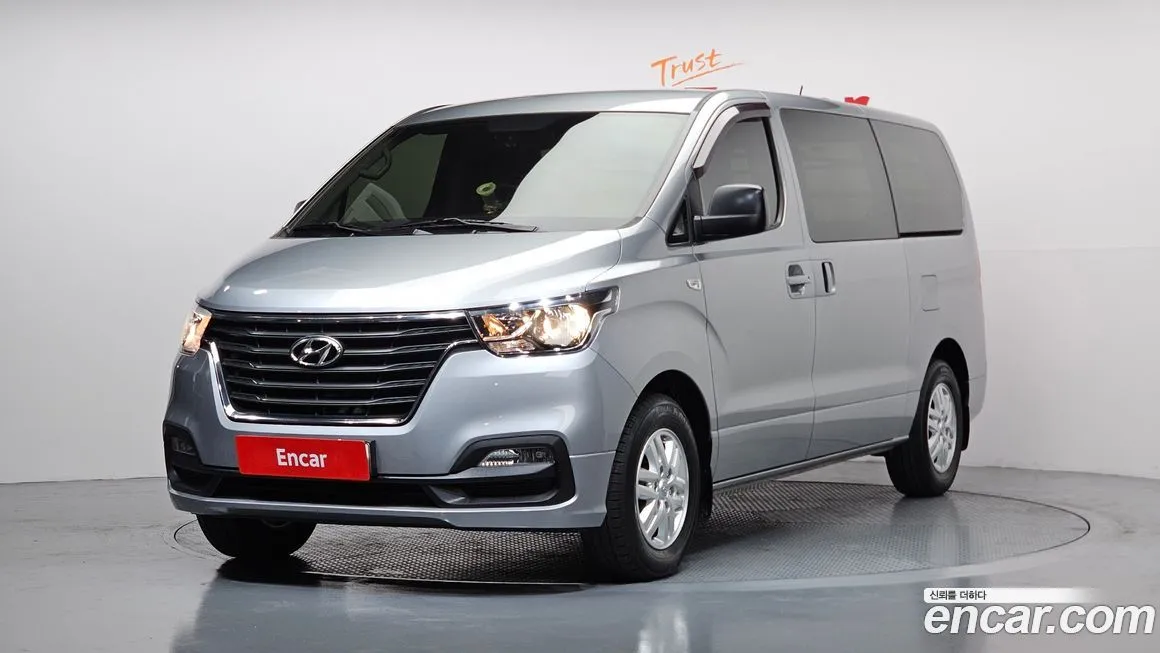 Hyundai Starex — фото 1