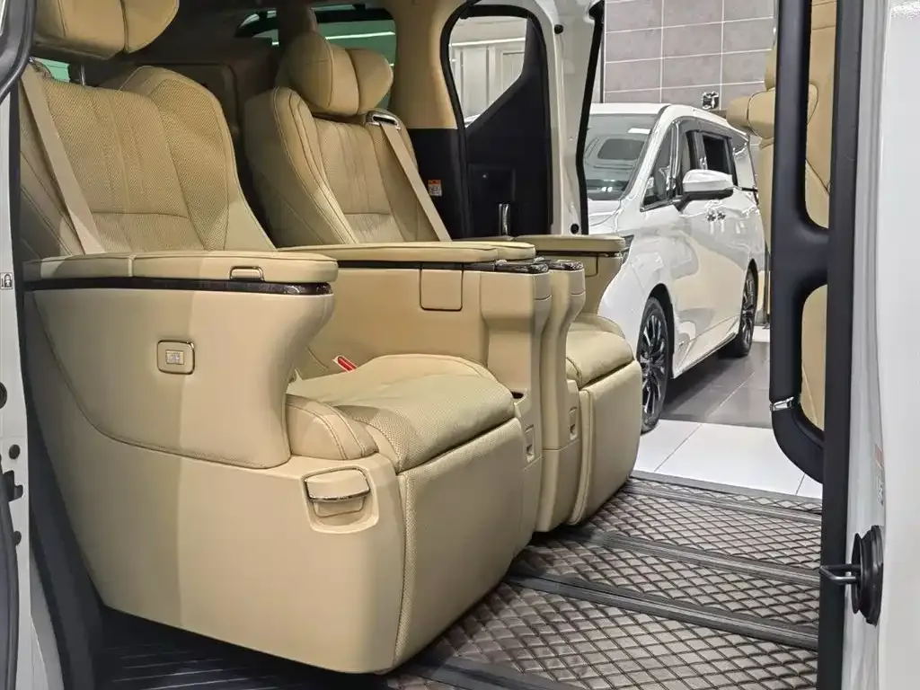 Toyota Vellfire — фото 7