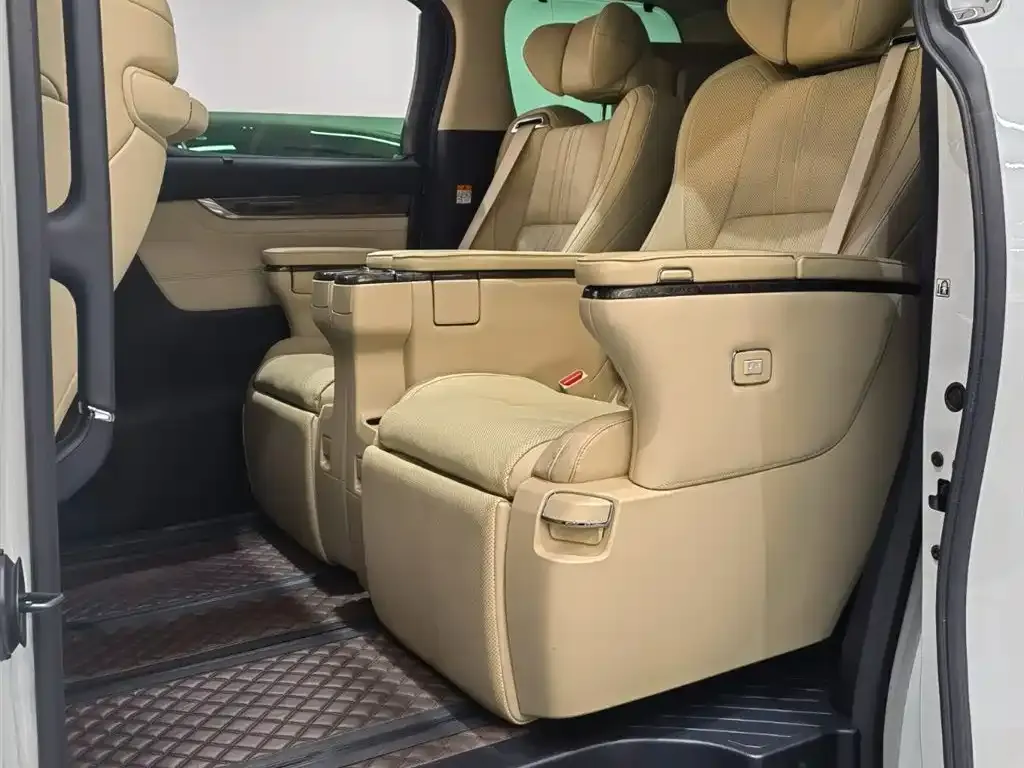 Toyota Vellfire — фото 8