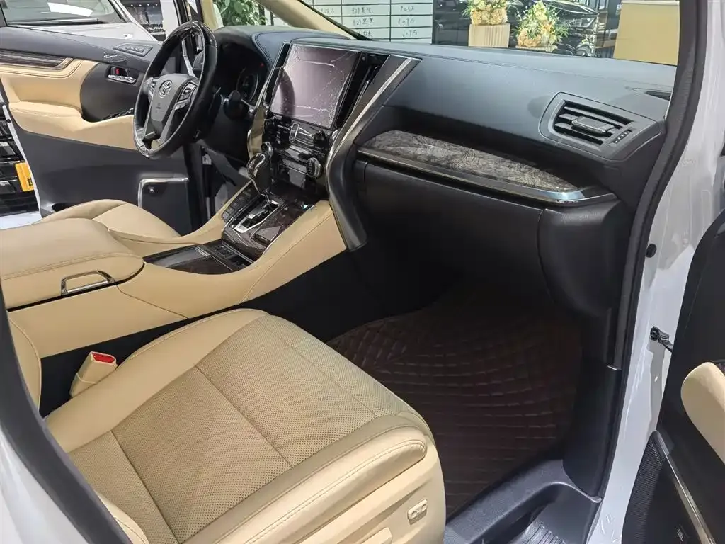 Toyota Vellfire — фото 5