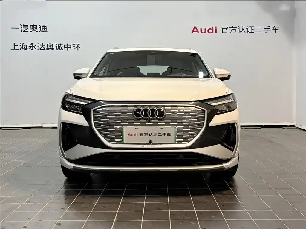 Audi Q4 e-tron — фото 2