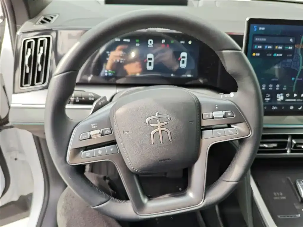 BYD L DM-i — фото 3