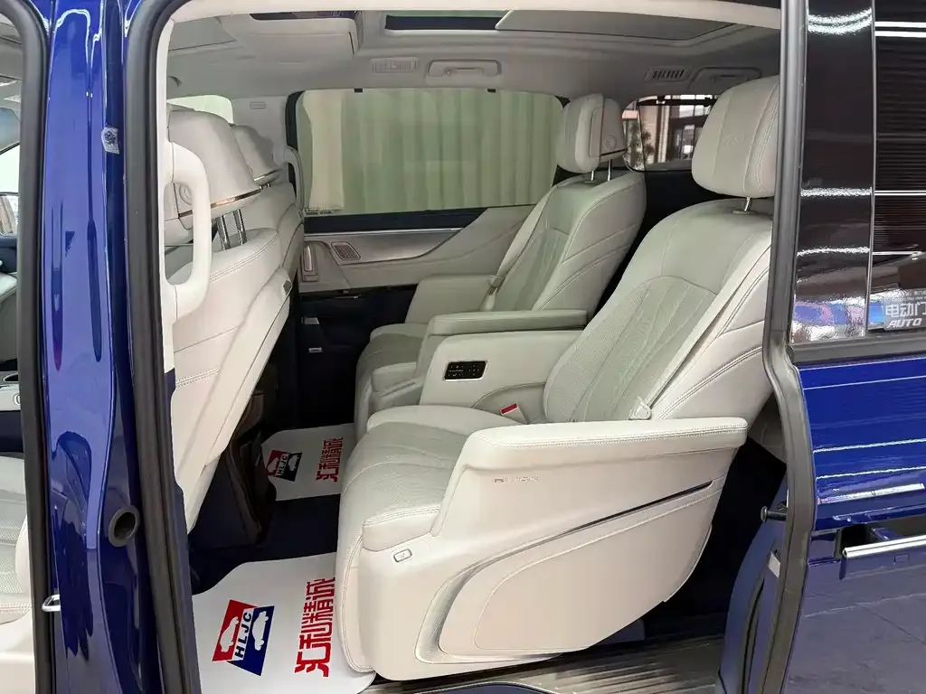 Buick GL8 Hybrid — фото 3