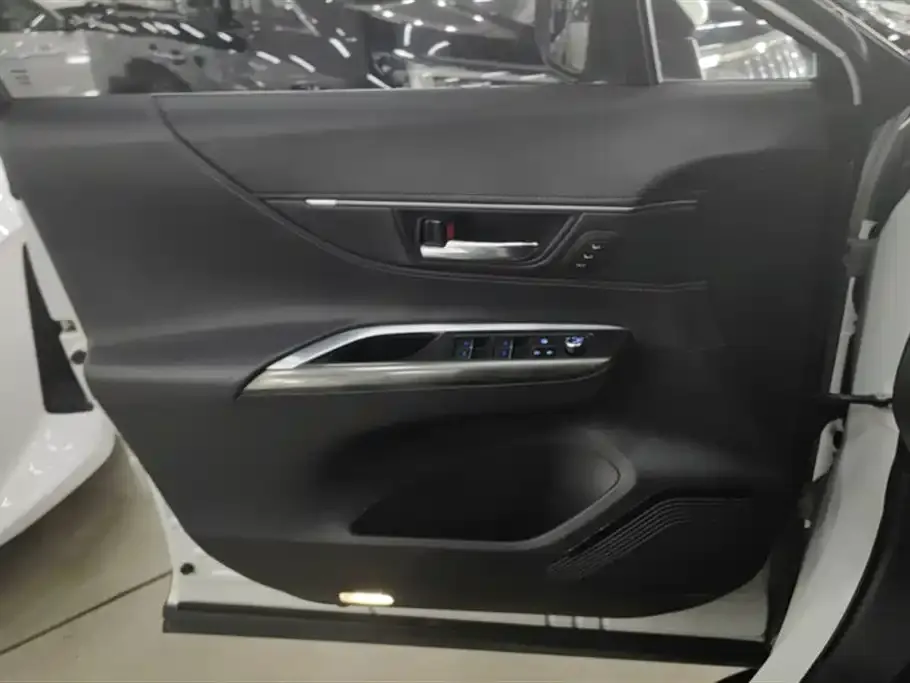 Toyota Harrier — фото 5