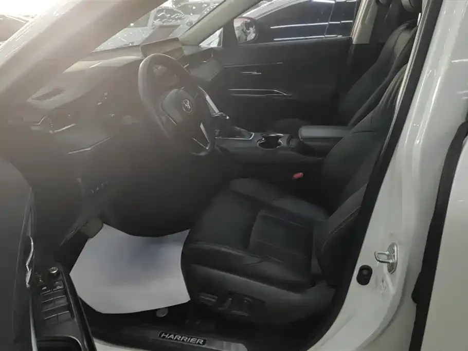 Toyota Harrier — фото 6