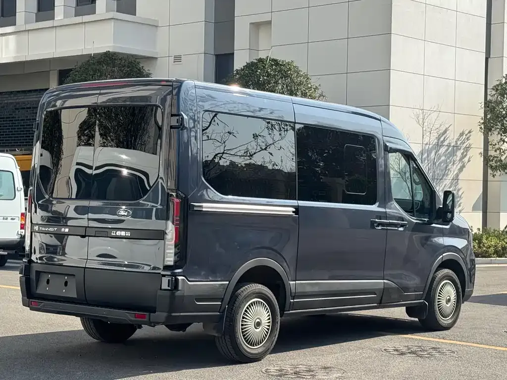 Ford Transit T8 — фото 7