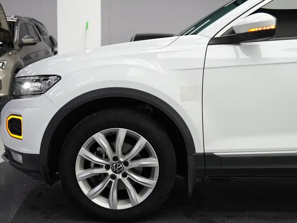 Volkswagen T-Roc — фото 3