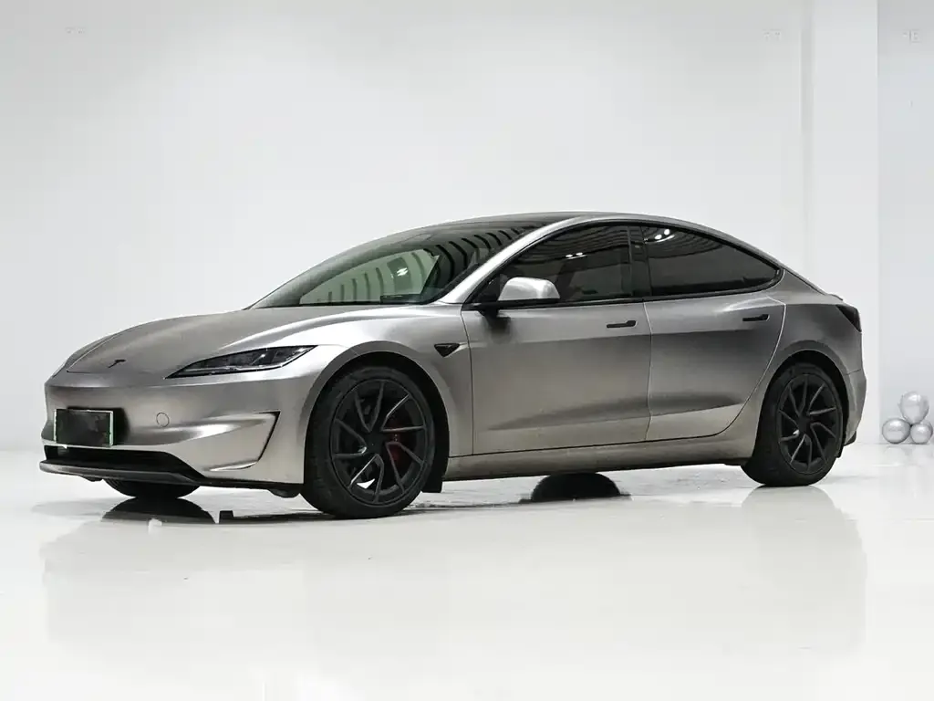 Tesla Model 3 — фото 1