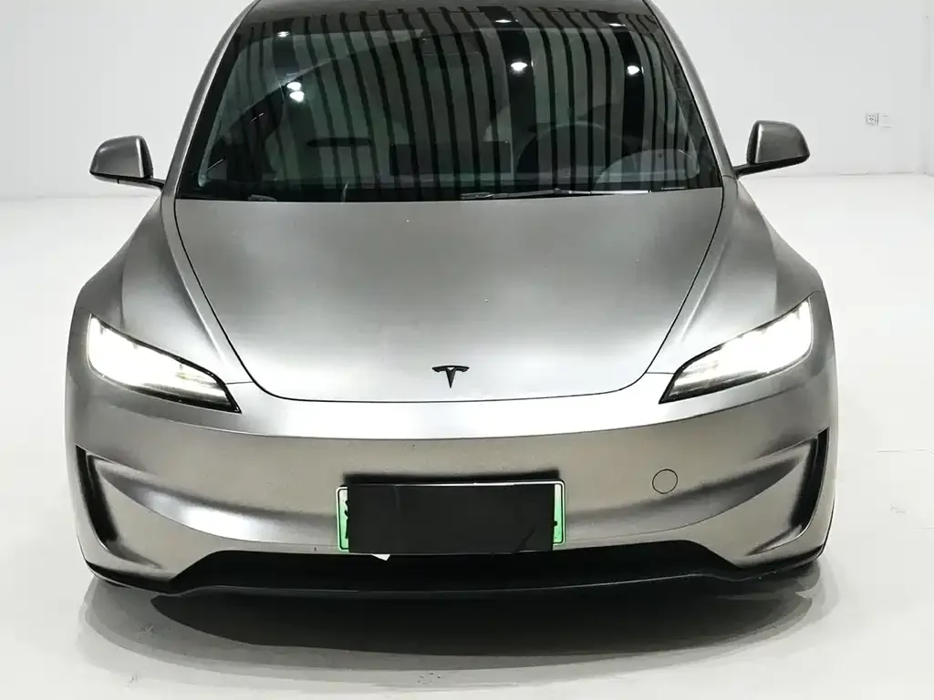 Tesla Model 3 — фото 4