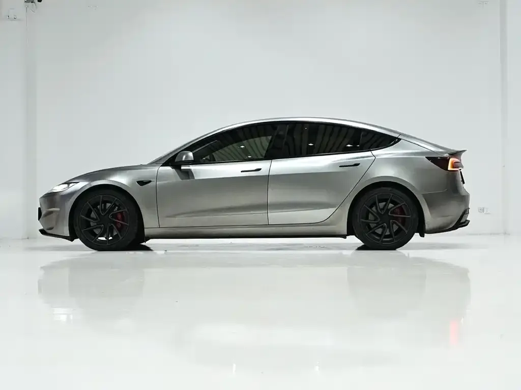 Tesla Model 3 — фото 2