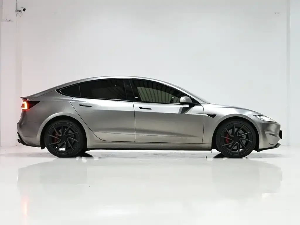 Tesla Model 3 — фото 5