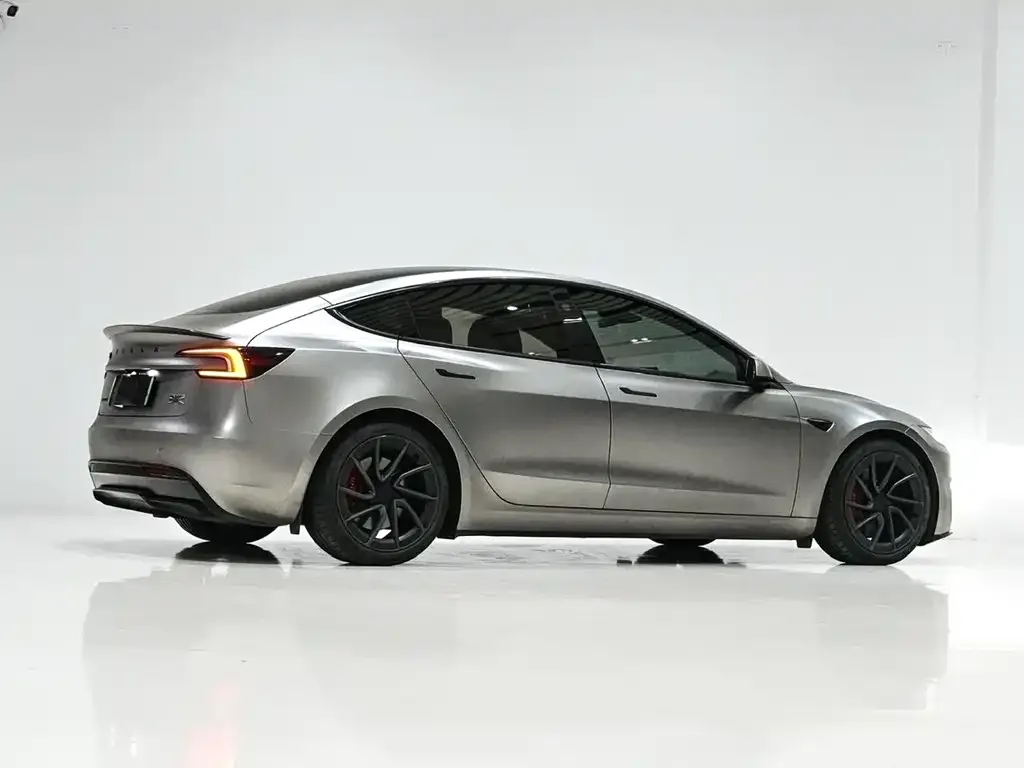 Tesla Model 3 — фото 3