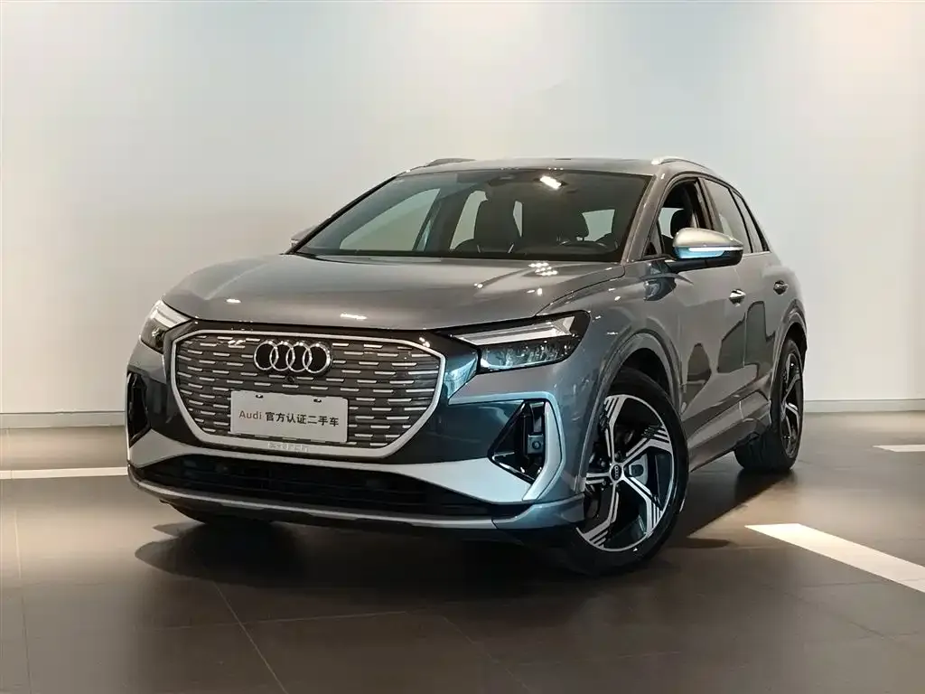 Audi Q4 e-tron — фото 1