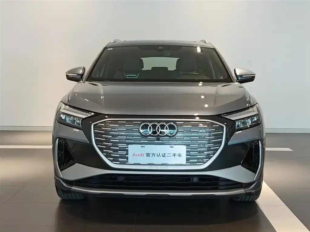 Audi Q4 e-tron — фото 2