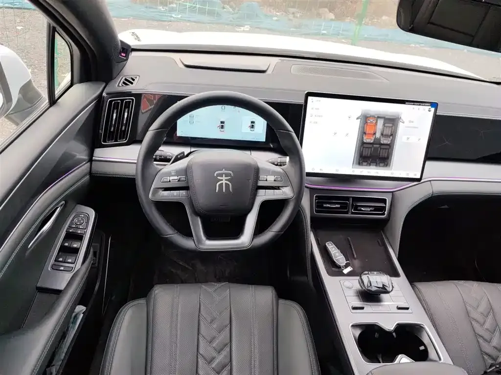 BYD L DM-i — фото 8