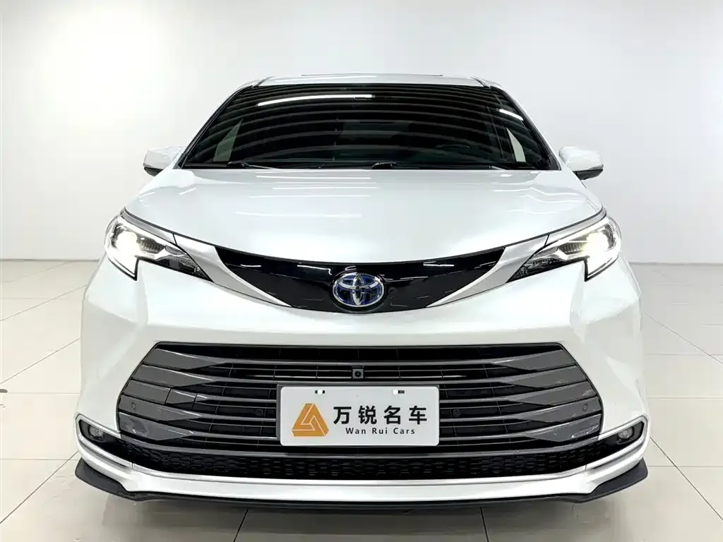 Toyota Sienna — фото 5