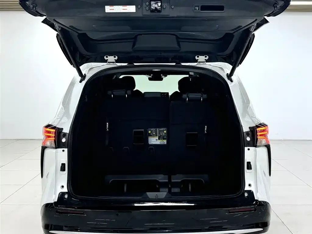 Toyota Sienna — фото 3