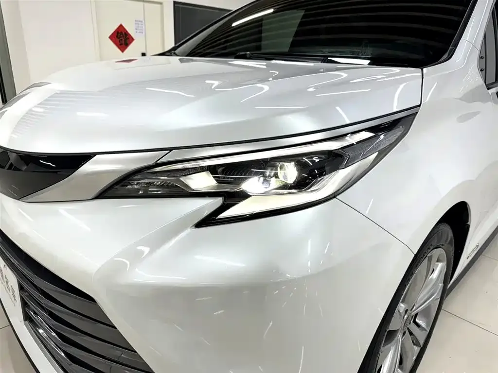 Toyota Sienna — фото 7