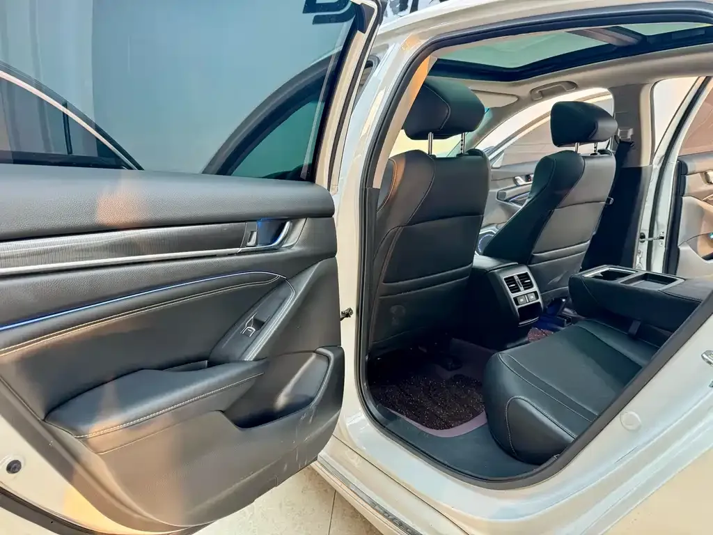 Honda Accord — фото 10