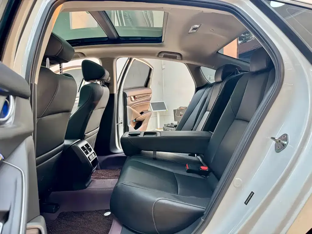 Honda Accord — фото 9