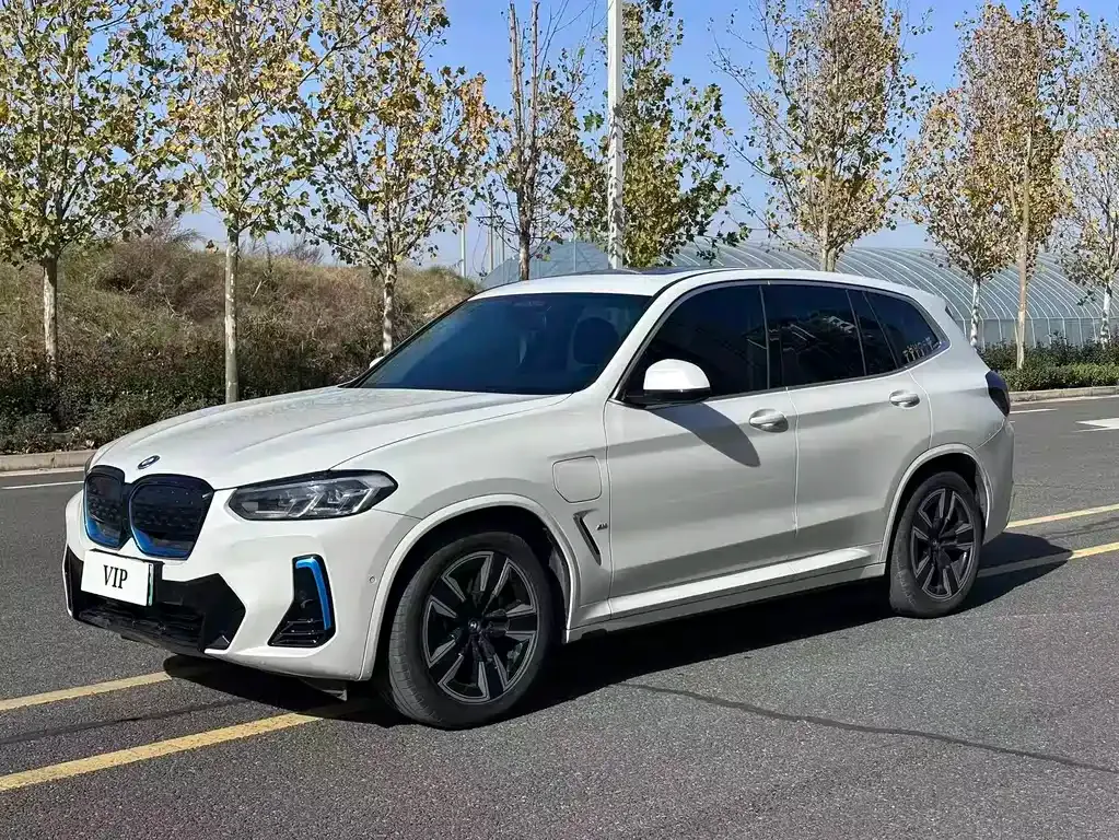 BMW iX3 — фото 1