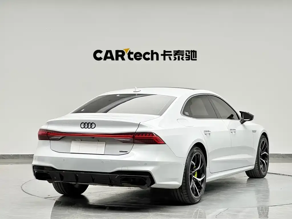 Audi A7L — фото 2