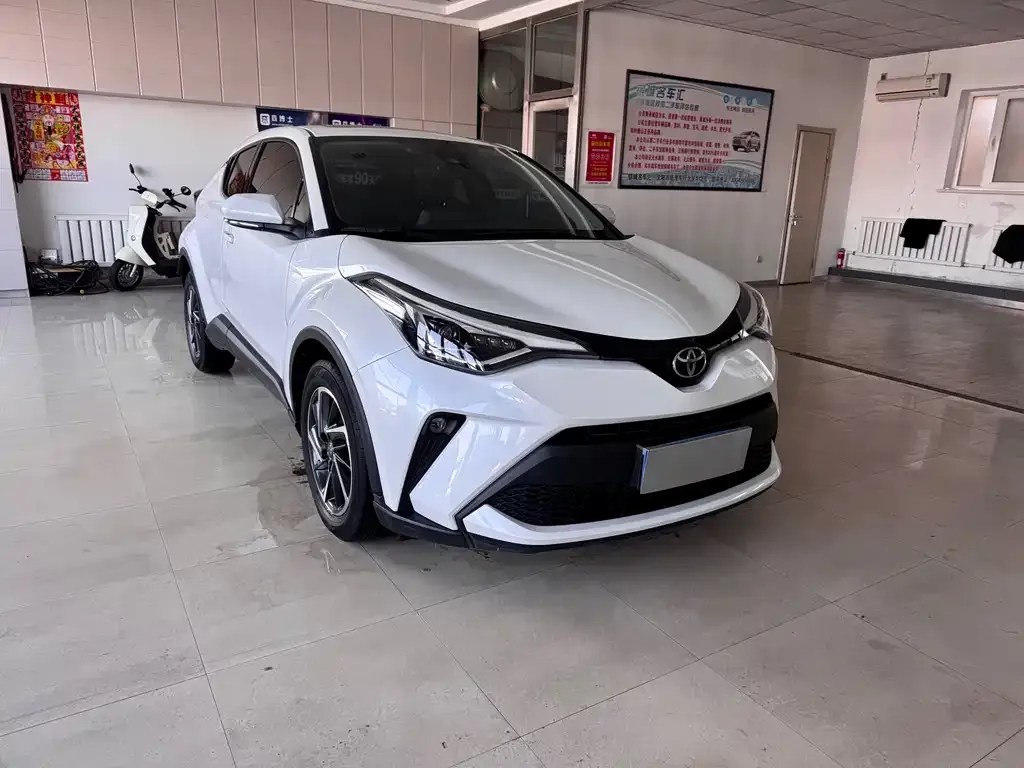 Toyota C-HR — фото 2