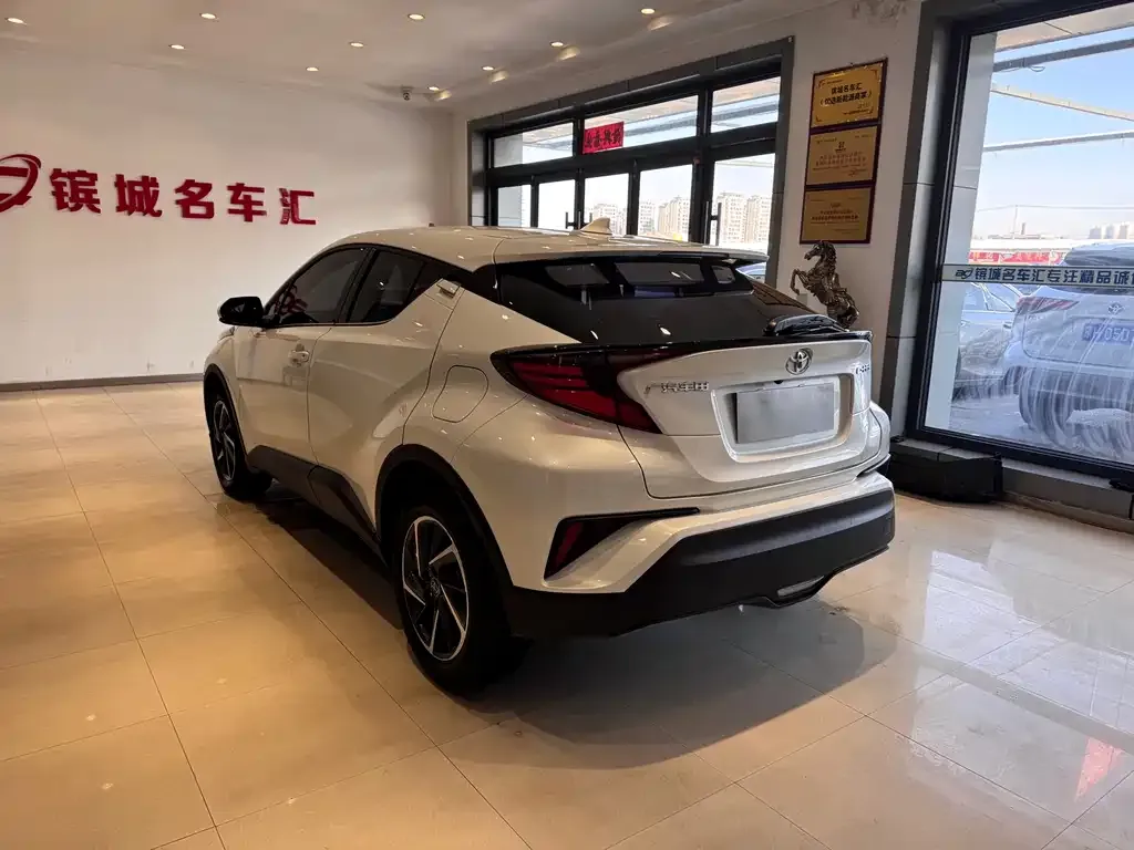 Toyota C-HR — фото 7
