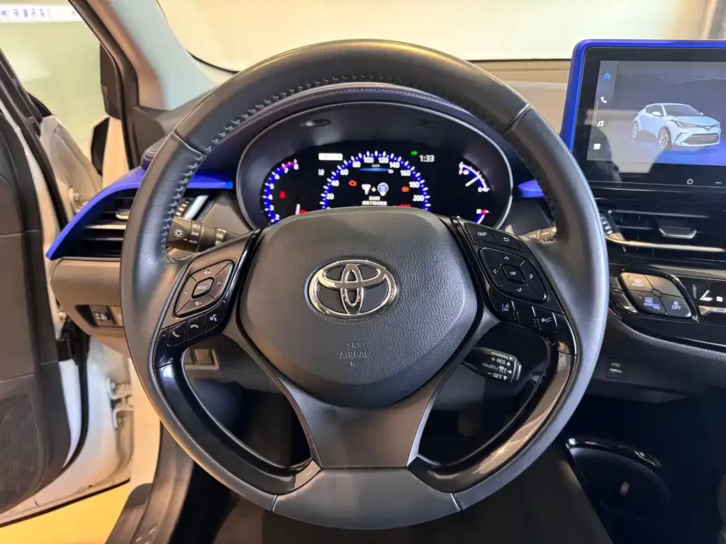 Toyota C-HR — фото 10