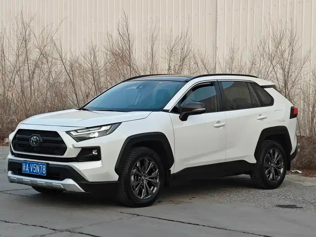 Toyota RAV4 — фото 1
