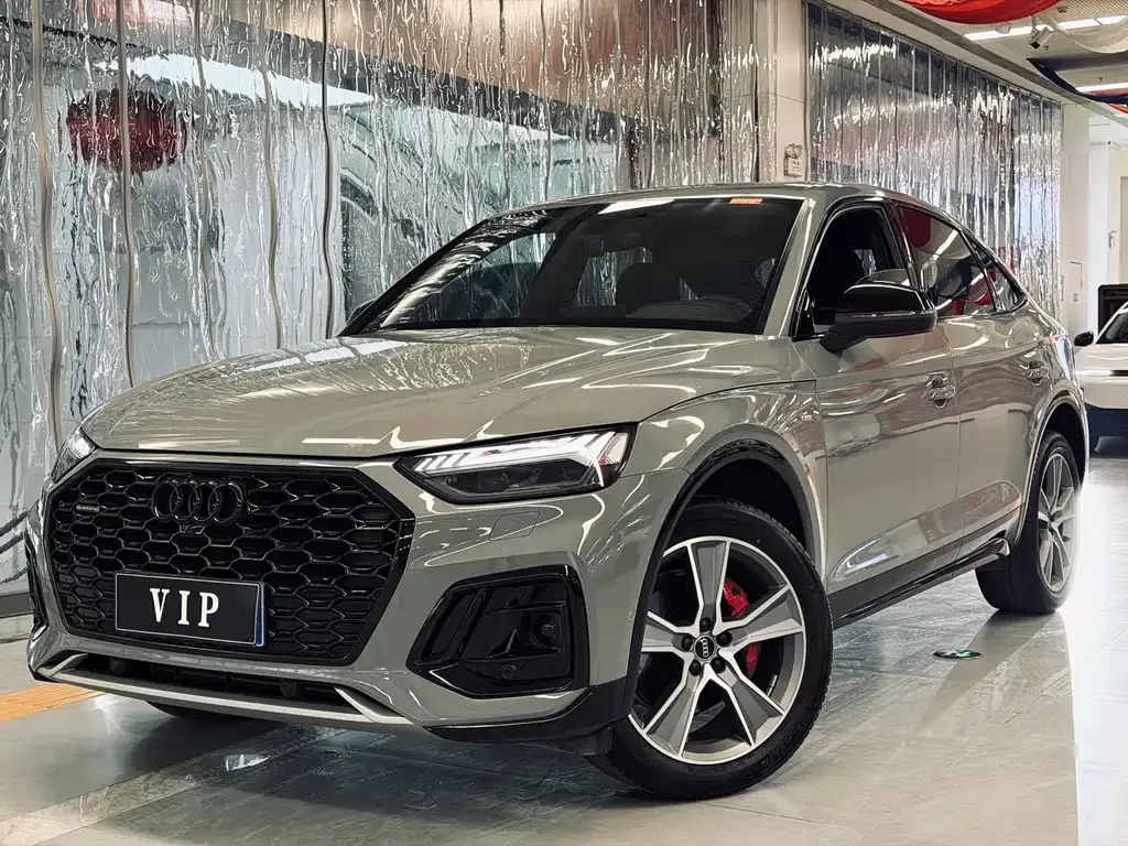 Audi Q5L Sportback — фото 1