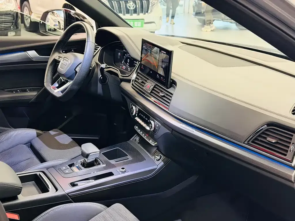 Audi Q5L Sportback — фото 3