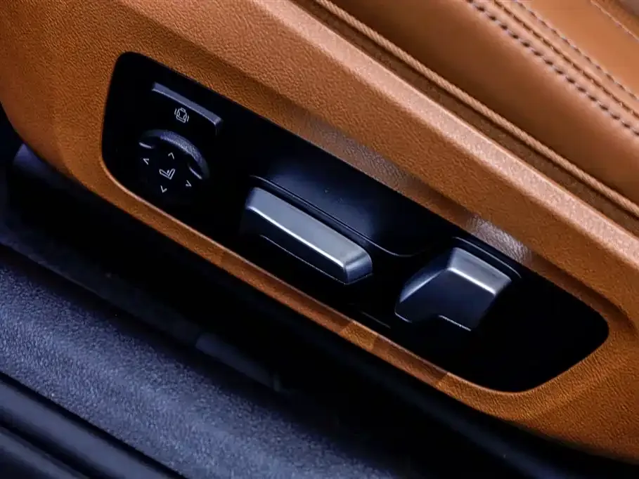 BMW 8 Series — фото 10