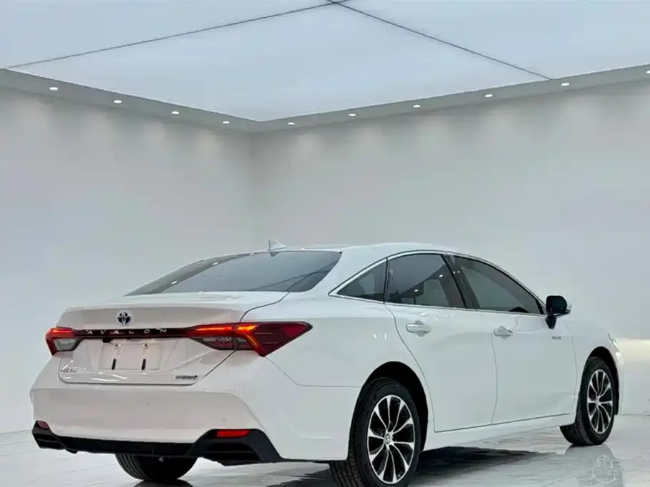Toyota Avalon — фото 2