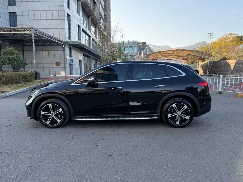 Mercedes-Benz EQE SUV — фото 2