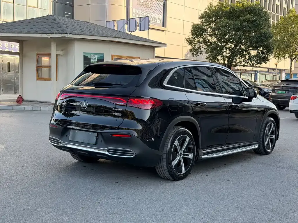 Mercedes-Benz EQE SUV — фото 5