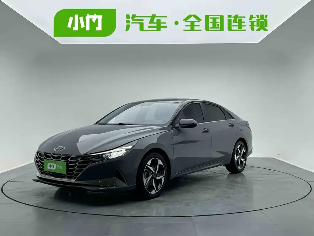 Hyundai Elantra — фото 1