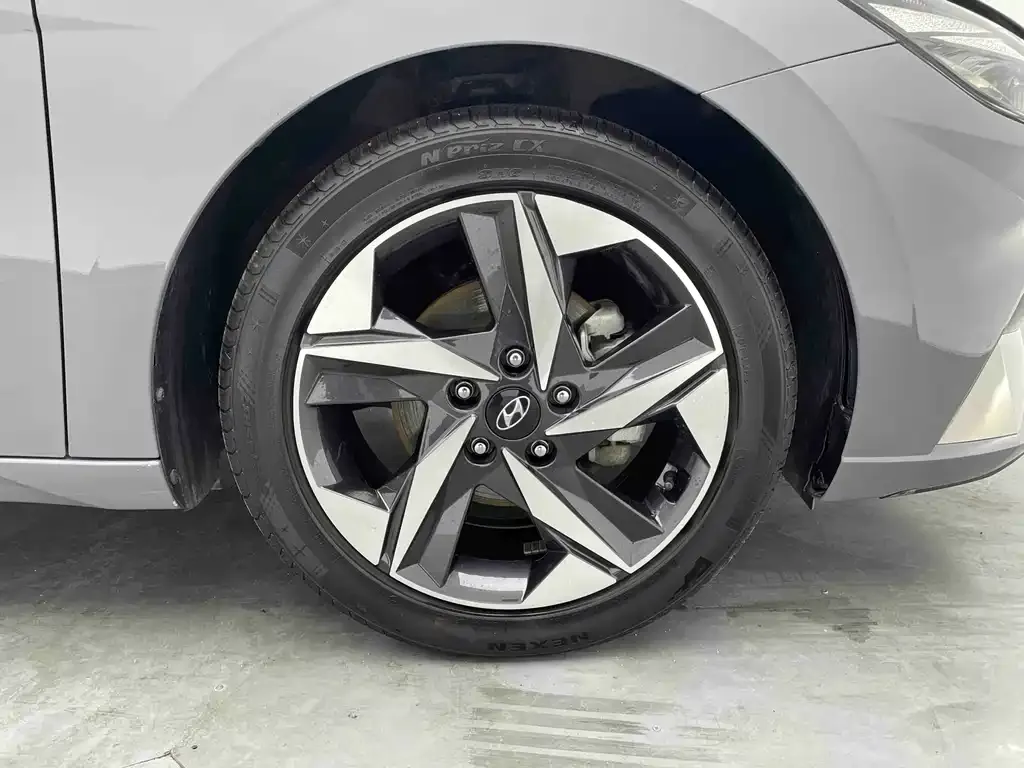 Hyundai Elantra — фото 10