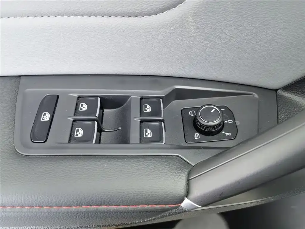Volkswagen Tiguan L New Energy — фото 9
