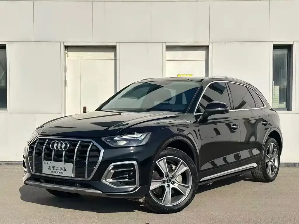 Audi Q5L — фото 1