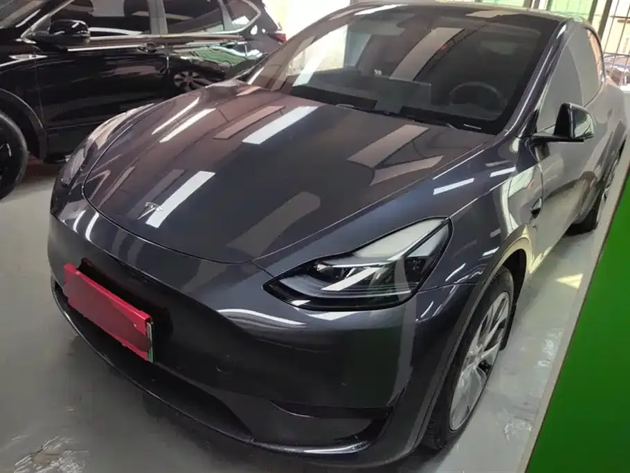 Tesla Model Y — фото 1