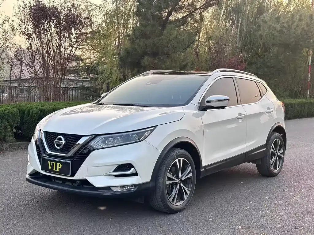 Nissan Qashqai — фото 1