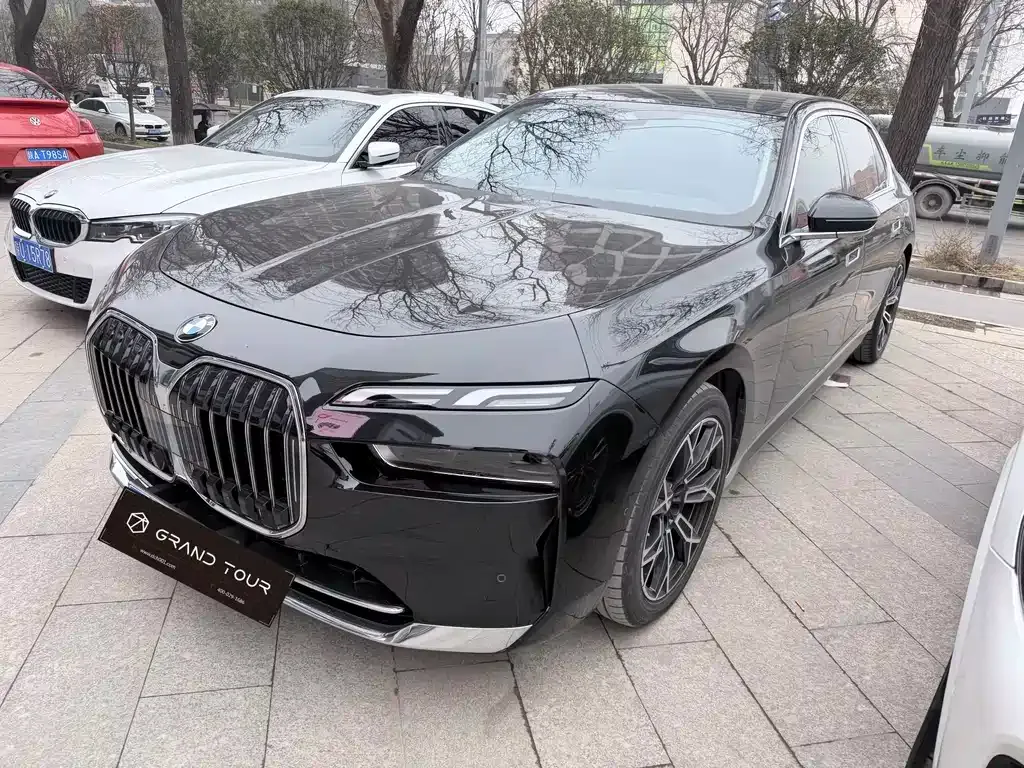 BMW 7 Series — фото 1
