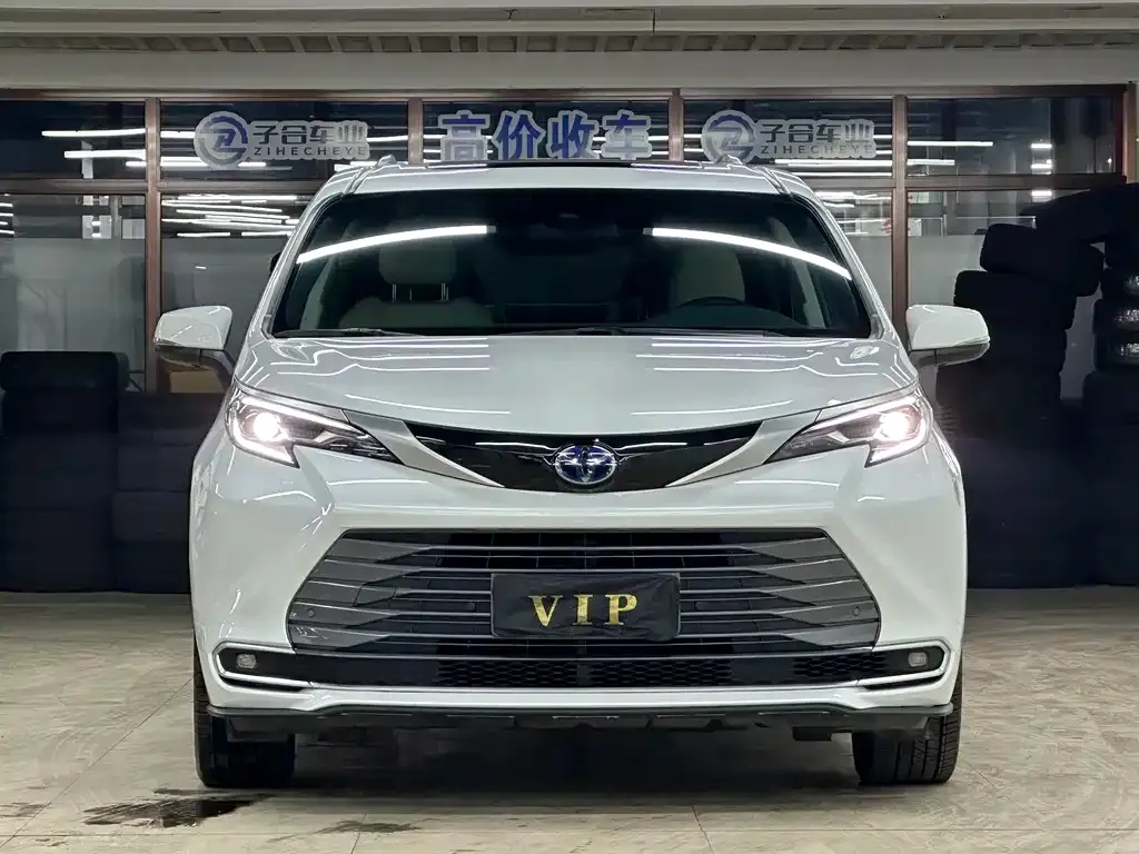 Toyota Sienna — фото 6