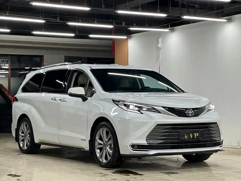 Toyota Sienna — фото 4