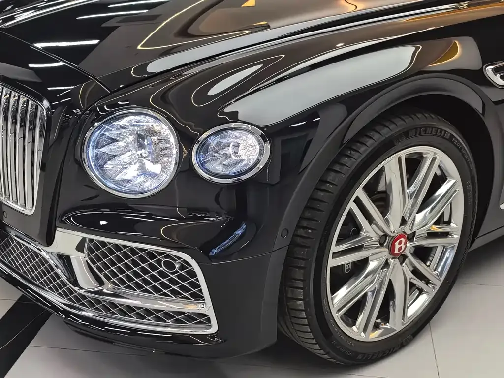 Bentley Flying Spur PHEV — фото 9
